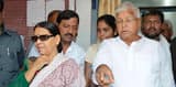 নিরাপত্তা বিতর্ক: লাঠি হাতে বাড়ি পাহারা আরজেডি কর্মীদের, পুলিশকর্মীদের ফেরত পাঠালেন লালু ও রাবড়ি