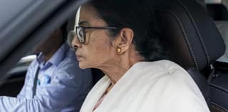 ভাঙন তরজার মধ্যেই সোনিয়ার বাংলোয় গিয়ে দেখা কথা মমতার, নতুন দুই সাংসদ বিক্ষুব্ধ শিবিরে?