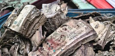কলেজে ব্যাগ খুলতেই মিলল উইয়ে ধরা রাশি রাশি টাকা, তৃণমুলকে কটাক্ষ সজলের