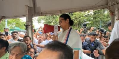 ফলপ্রকাশের পর প্রথম রাজপথে মমতা, সঙ্গে কোন কোন সাংসদ-বিধায়ক?