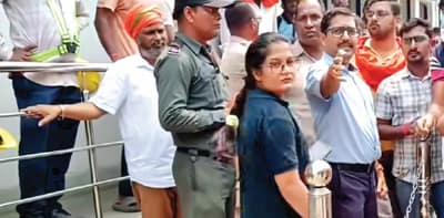 পানাগড় শিল্পতালুকে কারখানায় কাজের দাবি, স্থানীয়দের বিক্ষোভ