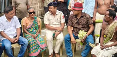 ময়নাগুড়ির পদ্মশ্রী মঙ্গলা কান্ত রায়ের বাড়িতে এলেন মাটিগাড়ার বিধায়ক আনন্দময় বর্মন