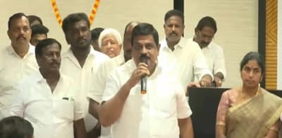 তামিলনাড়ু: মুখ্যমন্ত্রী বিজয়ের দল টিভিকে-তে যোগ দিলেন তিন শতাধিক এআইএডিএমকে সদস্য