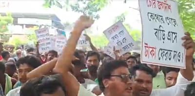 সিতাইয়ের বিধায়ক তৃণমূল কংগ্রেসের সঙ্গীতা রায়ের বাড়ির সামনে বিক্ষোভ, 'চোর' লেখা পোস্টার নিয়ে মিছিল