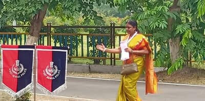 কোলাঘাটের বলাকা মঞ্চে মুখ্যমন্ত্রীর বৈঠকে যোগ দিতে এলেন কেশপুরের বিধায়ক শিউলি সাহা এবং মেদিনীপুরের সাংসদ জুন মালিয়া