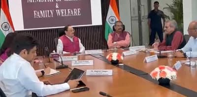 নয়াদিল্লিতে কেন্দ্রীয় স্বাস্থ্যমন্ত্রী জেপি নাড্ডার বৈঠক, রয়েছেন কেন্দ্রীয় শিক্ষামন্ত্রী ধর্মেন্দ্র প্রধানও