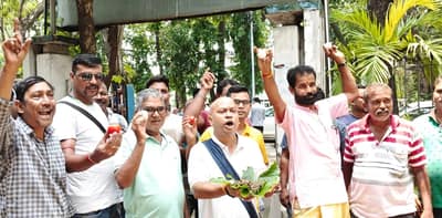 বিধাননগর উত্তর থানা থেকে কোর্টে নিয়ে যাওয়া হবে সব্যসাচী দত্তকে, তার আগে থানার বাইরে বিক্ষোভ বিজেপি কর্মীদের, দেওয়া হচ্ছে চোর চোর স্লোগান