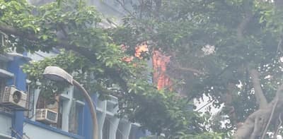 দক্ষিণ ২৪ পরগনা জেলার সদর কার্যালয়ের আলিপুরের জেলা পরিষদ বিল্ডিংয়ে আগুন, ঘটনাস্থলে দমকলের পাঁচটি ইঞ্জিন