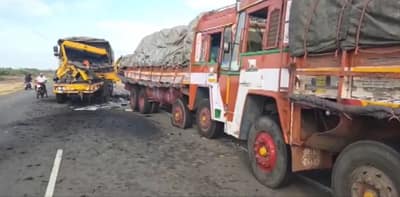 তামিলনাড়ুর রামানাথাপুরামে তিনটি ট্রাক ও একটি গাড়ির ভয়াবহ সংঘর্ষ, আহত পাঁচ