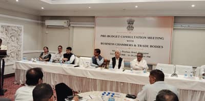 দুর্গাপুরে ব্যবসায়ীদের সঙ্গে প্রি-বাজেট আলোচনা চক্রে অংশ নিলেন  রাজ্যের অর্থমন্ত্রী স্বপন দাশগুপ্ত