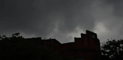 আগামী কয়েক ঘণ্টায় বীরভূম জেলায় বজ্র-বৃষ্টির সম্ভাবনা
