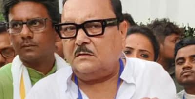 মদন মিত্রের গাড়িতে হামলার অভিযোগ