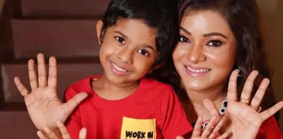 সঞ্চালনায় সোনালী