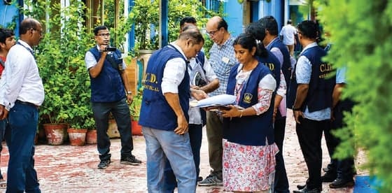 মমতার বাড়িতে সিআইডি, সই জালিয়াতি কাণ্ডে হানা অভিষেকের ক্যামাক স্ট্রিটের অফিসেও