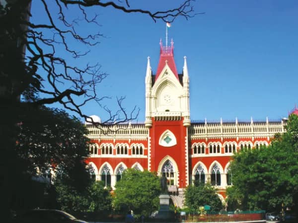 যাদবপুর কাণ্ডের প্রতিবাদ করায়  চার ডিএসও নেত্রীকে অত্যাচার? থানার ওসির নামে মামলা হাইকোর্টে