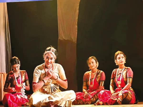 নাট্য-নৃত্যে রুক্মিণী কথা
