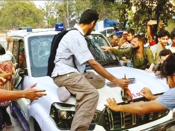 শিক্ষামন্ত্রীর ‘চালে’ বানচাল বামেদের গেমপ্ল্যান
