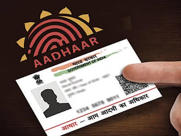 নাবালিকা পাচারে বড় ‘অস্ত্র’ ভুয়ো আধার কার্ড