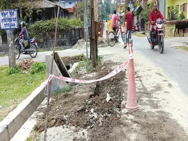 জলপাইগুড়িতে পাইপ ভেঙে একাধিক ওয়ার্ড নির্জলা, দুর্ভোগ