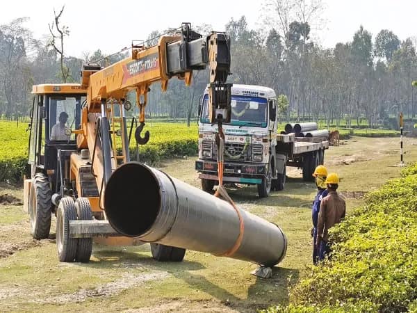 সাপটিবাড়িতে উপযুক্ত ক্ষতিপূরণ চেয়ে পাইপলাইন বসানোয় বাধা