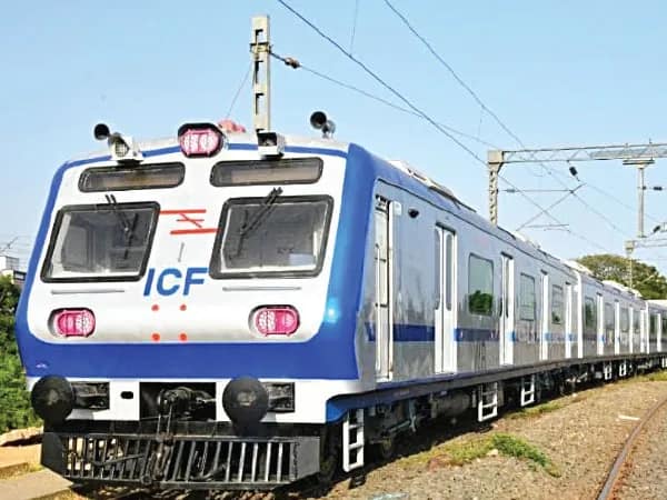 পূর্ব ভারতের প্রথম এসি লোকাল কলকাতায়