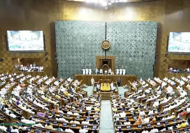 ভূতুড়ে ভোটার ইস্যুতে সংসদে তোলপাড়, আলোচনা দাবি, তৃণমূলের পাশে সব বিরোধী দল