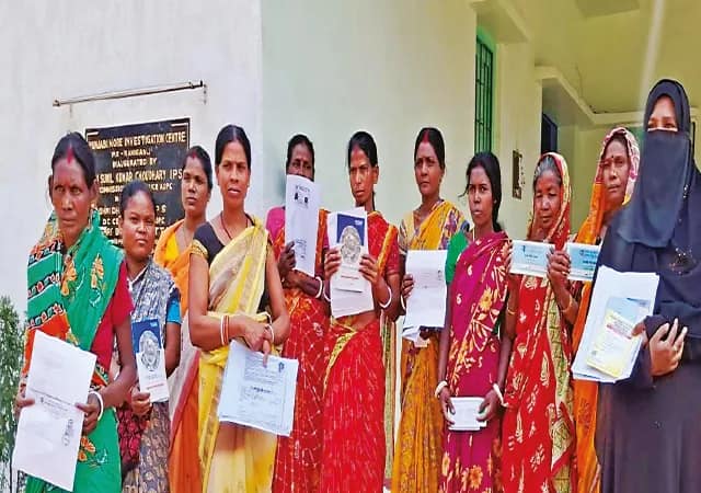 বত্রিশ মহিলার নথিতে ৩৬ লক্ষ লোন নিয়ে প্রতারণা