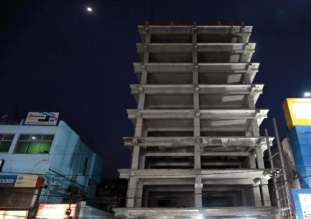 বর্ধমানে আটতলা ‘বেআইনি’ নির্মাণ ভাঙার নির্দেশ পুরসভার