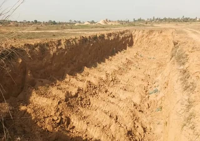 মঙ্গলকোটে বেপরোয়াভাবে অজয়ের পাড় কাটছে মাফিয়ারা, গতিপথ বদলের শঙ্কা
