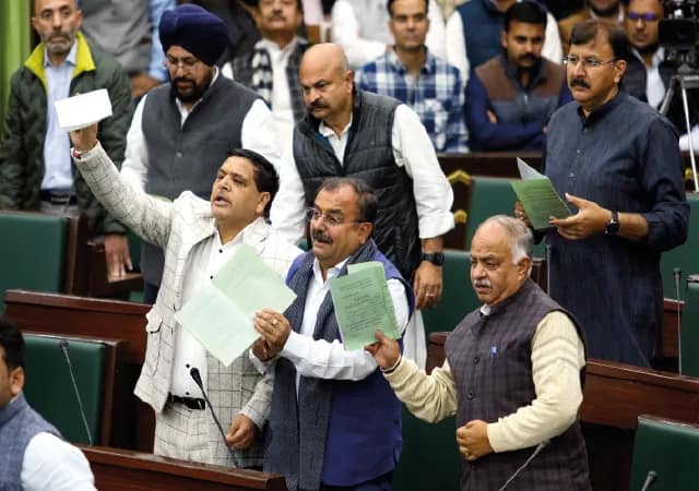 রমজান মাসে গুলমার্গে ফ্যাশন শো, অশ্লীলতার অভিযোগ তুলে উত্তপ্ত জম্মু-কাশ্মীর বিধানসভা