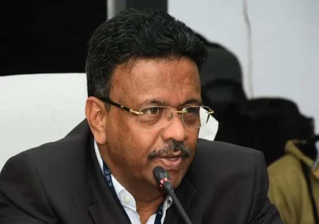 মুখ্যমন্ত্রীর কথা মতো ফোন করে পানিহাটি পুরসভার চেয়ারম্যানকে পদত্যাগের নির্দেশ দিলেন ফিরহাদ হাকিম