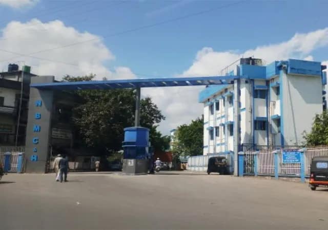 উত্তরবঙ্গ মেডিক্যাল কলেজ চত্বরে তুমুল উত্তেজনা, ডিনের গাড়ি আটকে বিক্ষোভ