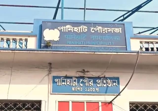 পদত্যাগ করলেন পানিহাটি  পুরসভার চেয়ারম্যান মলয় রায়