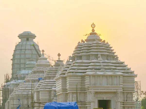 জগন্নাথ মন্দিরের উদ্বোধনে গাড়ি চালকদের ‘গ্রিন কার্ড’