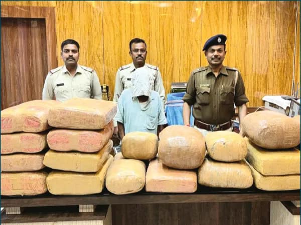 উত্তরবঙ্গ থেকে ঢুকছে বিপুল গাঁজা, তল্লাশি