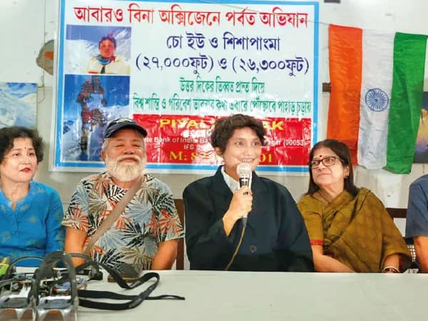 দুই বছর পর ফের জোড়া শৃঙ্গ জয়ে  রওনা হচ্ছেন চন্দননগরের পিয়ালি