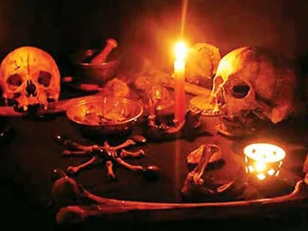 মেঝে খুঁড়ে মিলল ৮ ঘড়া মানুষের হাঁড়, করোটি, চুল! কালাজাদু হত লীলাবতী হাসপাতালে