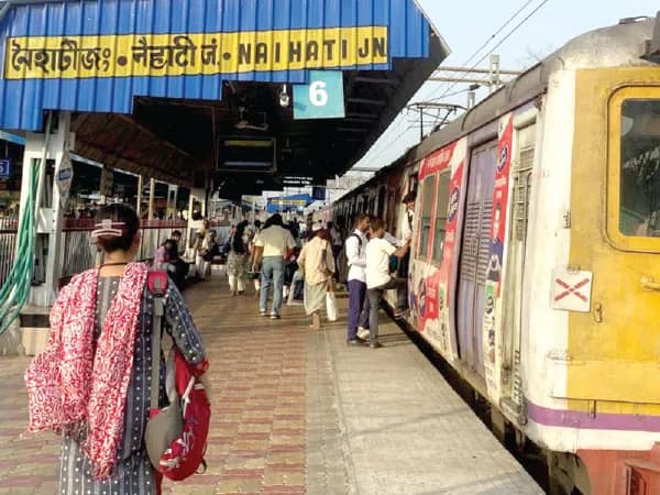 নৈহাটির ৬ নম্বর প্ল্যাটফর্মে ট্রেন ধরতে গেলে হাঁটতে হচ্ছে এক কিলোমিটার!
