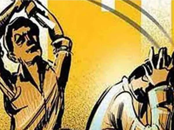 দোলে দোকান ভাঙচুর, মার ব্যবসায়ীর অন্তঃসত্ত্বা স্ত্রীকে
