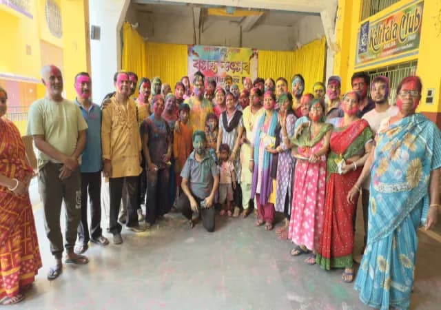 সম্প্রীতির লক্ষ্যে দু’দিন দোল উত্সব