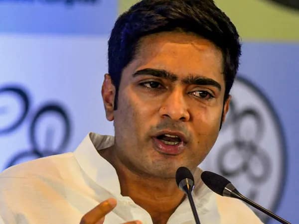 নেত্রীর নির্দেশ মেনেই ছাব্বিশের বিধানসভা ভোটে ‘রণপন্থা’র নিদান দিলেন অভিষেক