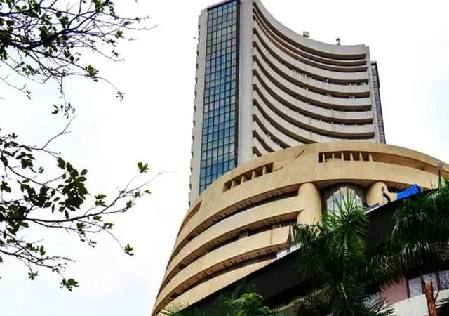 ৭৬৪ পয়েন্ট উঠল সেনসেক্স