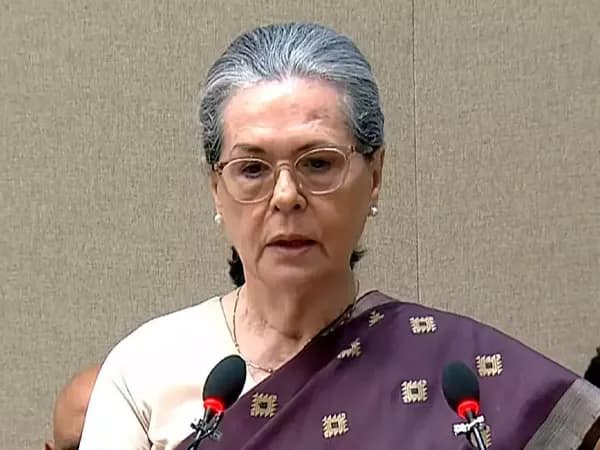 গাজা নিয়ে মোদির নীরবতা লজ্জাজনক, তোপ সোনিয়ার