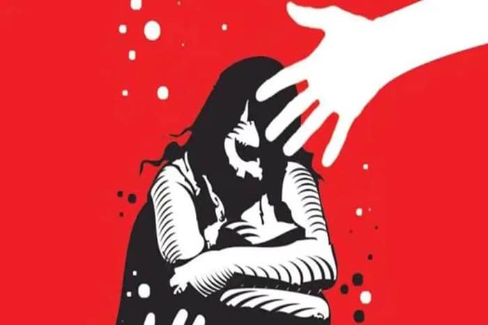 পথ আটকে শ্লীলতাহানি কিশোরীর, পলাতক যুবক, থানায় অভিযোগ দায়ের বালুরঘাটে