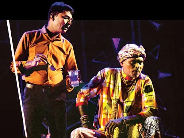 নাটকের  আলোচনা: সুর বাজে দীপক রাগে