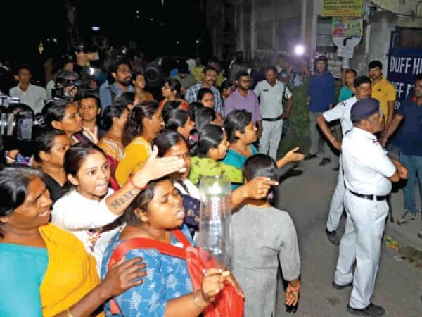 স্কুলের ভিতরেই নাবালিকার যৌন নিগ্রহ, শিক্ষক ও অভিভাবকদের তুমুল হাতাহাতি