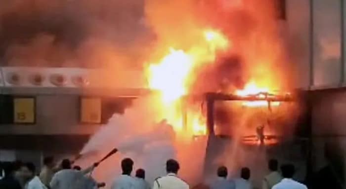 কলকাতার নারকেলডাঙায় কারখানায় আগুন, ঘটনাস্থলে দমকলের ৭ ইঞ্জিন