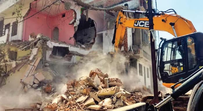 ‘যোগী-পন্থা’ এবার নাগপুরে, হিংসায় অভিযুক্তের বাড়িতে চলল বুলডোজার