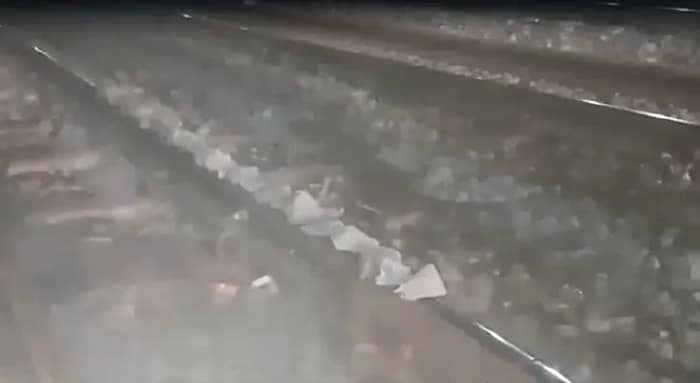 রেললাইনের উপর রাখা অসংখ্য পাথর! দুর্ঘটনা থেকে রক্ষা আপ বনগাঁ লোকালের