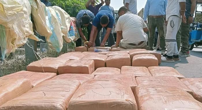 কোচবিহার বিমানবন্দর সংলগ্ন এলাকা থেকে বিপুল পরিমাণ গাঁজা উদ্ধার করল এসটিএফ